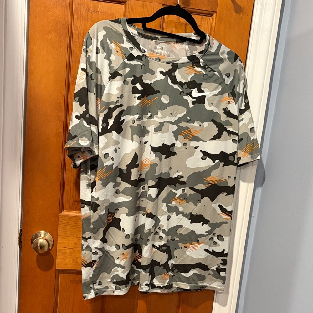 Nike Men's Camo Tee - Gray, Black, and Orange